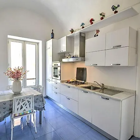 Apartament Montechiaro Sleeps 3 Air Con Wifi